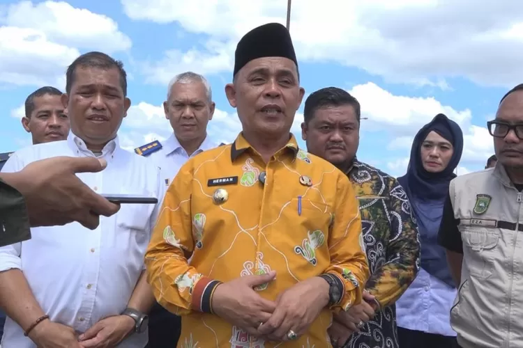 Turun Harga Kelapa Di Inhil, Bupati Herman Merespon Dengan Cepat, Upayakan Kran Eskpor dan Standarisasi Harga