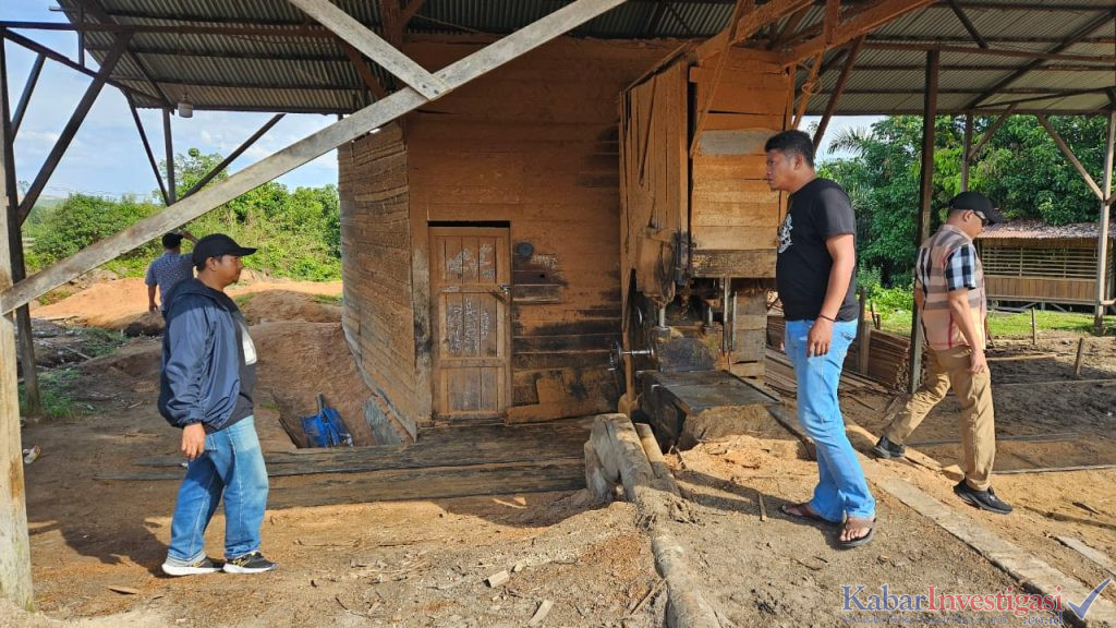Sat Reskrim Polres Kampar Patroli Cegah Ilegal Logging di Kecamatan Salo