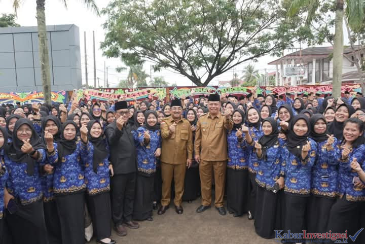 Bupati Anwar Sadat Serahkan SK 622 ASN Baru di Tanjab Barat