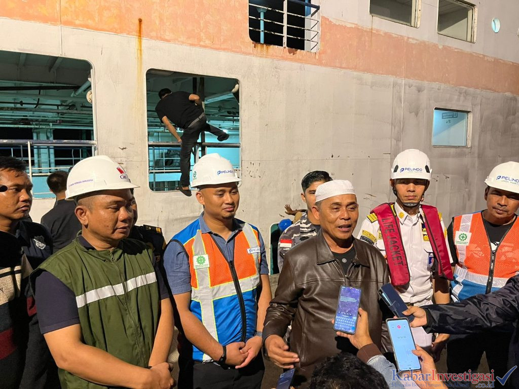 Bupati Inhil Sambut Kedatangan Kapal Roro di Pelabuhan Parit 21 Tembilahan
