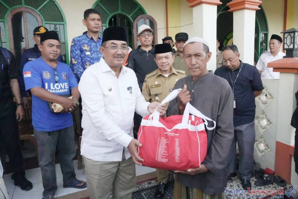 Bupati dan Gubernur Jambi Kunjungi Korban Kebakaran di Sungai Dualap