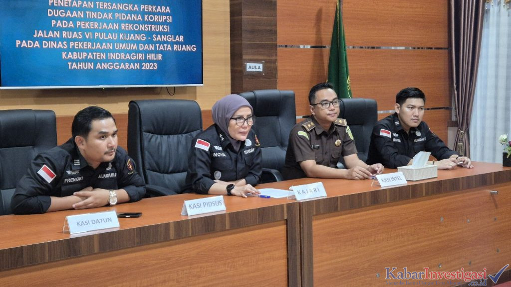Kejari Inhil Tetapkan EAS dan E Tersangka Korupsi Rp 6,2 M Proyek Jalan Pulau Kijang–Sanglar Tahun 2023