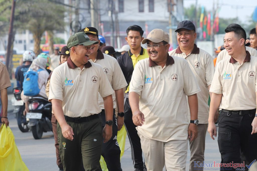 Kolaborasi untuk Lingkungan Bersih, Bupati Tanjab Barat Ikut Gotong Royong Serentak