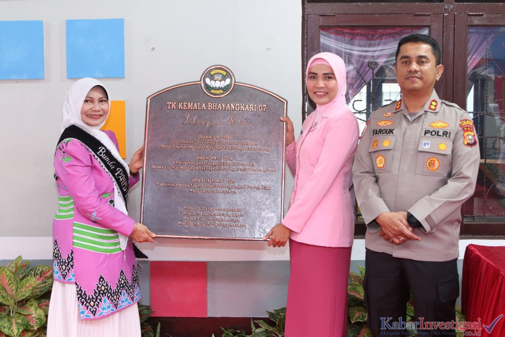 Kapolres Inhil Resmikan Prasasti TK Kemala Bhayangkari 07 dan Serahkan Bantuan Sarana untuk TPQ
