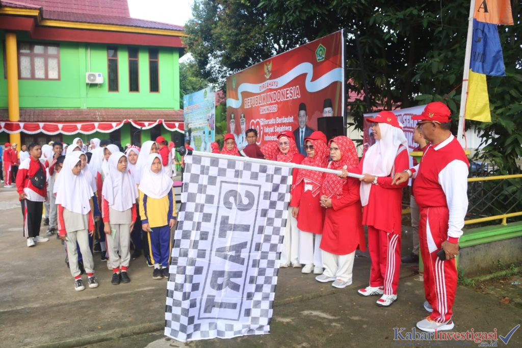 Wabup Inhil Lepas Jalan Sehat Kerukunan Semarakkan HUT RI ke-80