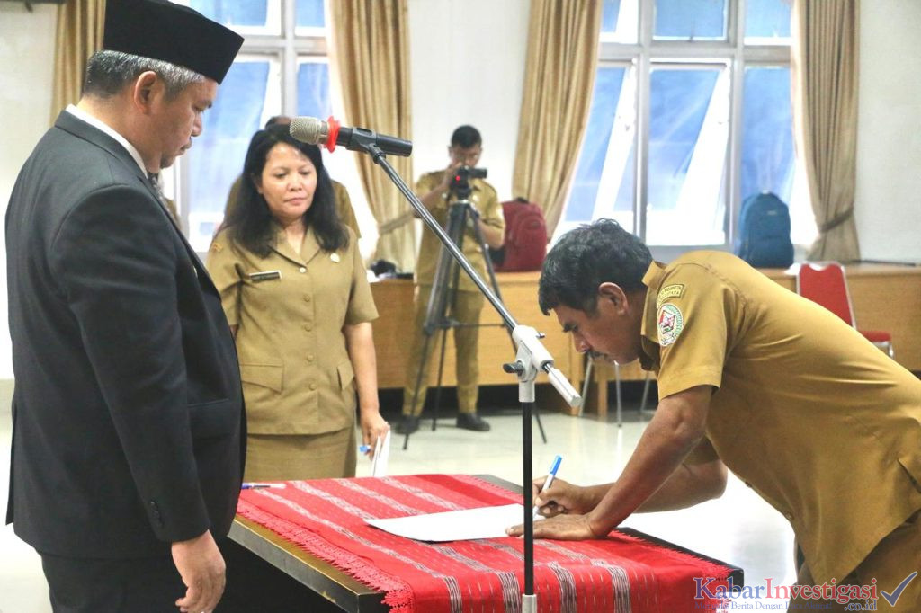 Pemkab Taput Lantik 15 Kepala Sekolah: Dorong Kebersihan, Literasi Berhitung, hingga Pemanfaatan AI