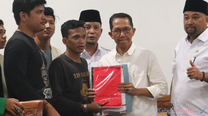 Ketua Komisi II dan III DPRD Batam Bersama Wali Kota Terima Aksi Mahasiswa, Bahas Tuntutan Strategis Unjuk Rasa BEM SI Kepri