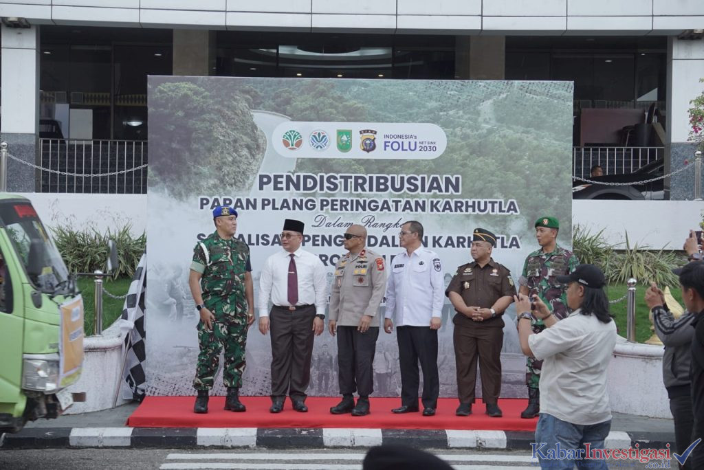 Pendistribusian Plang Larangan di Areal Karhutla, Riau Perkuat Komitmen Pencegahan Kebakaran Hutan dan Lahan