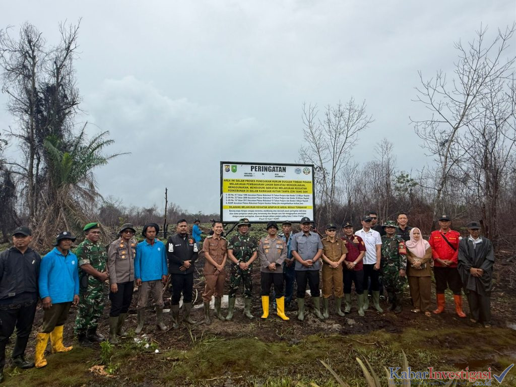 Kapolres Inhil dan Forkopimda Lakukan Pemasangan Plang Larangan di Lahan Bekas Kebakaran di Kecamatan Kempas