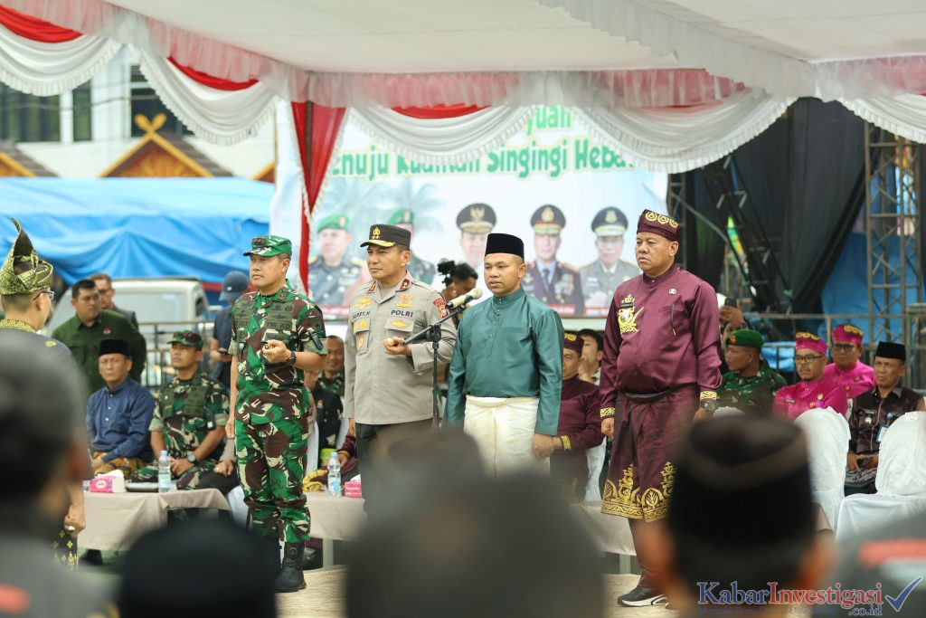 Kapolda Riau Hadiri Pengukuhan 654 Dubalang Batang Kuantan Singingi, Gubernur Tegaskan Tak Ada Toleransi Bagi Perusak Alam