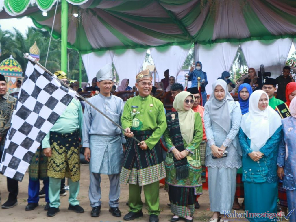 Bupati Inhil H. Herman Resmi Lepas Pawai Ta’aruf dan Buka Bazar MTQ ke-55 di Kecamatan Kempas