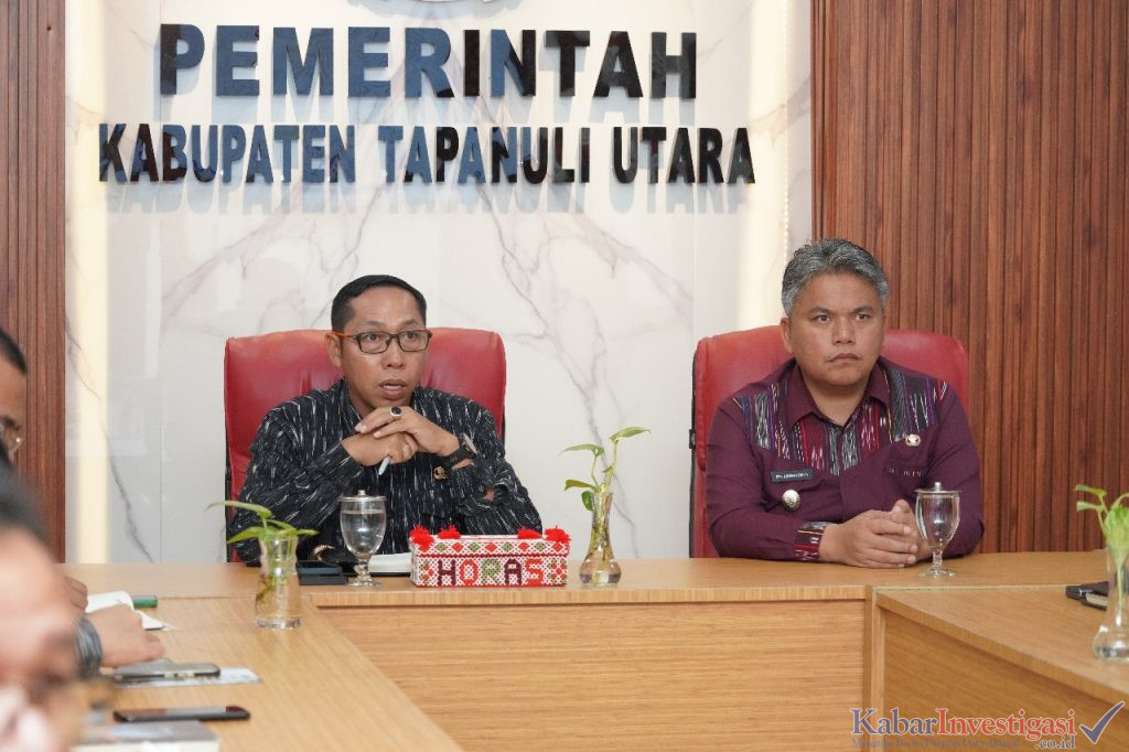 Bupati Taput Pimpin Rapat Pembahasan Ranperda Perubahan Perangkat Daerah