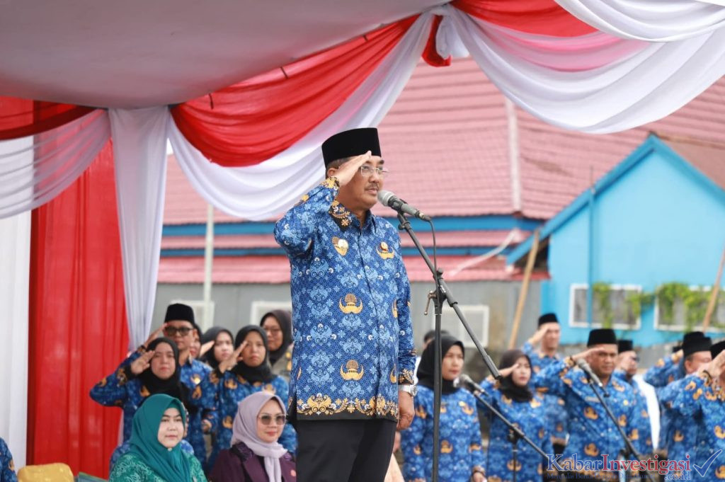 HUT KORPRI ke-54: Bupati Anwar Sadat Serahkan SK PPPK Paruh Waktu dan Instruksikan Penguatan Kedisiplinan ASN