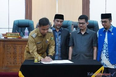 Ketua DPRD Kampar Pimpin Rapat Paripurna Penetapan Propemperda dan Penyampaian Laporan Pansus