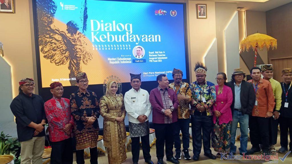 Bupati Labuhanbatu dr.Hj. Maya Hasmita, Sp.OG. MKM berbicara di forum ‘Dialog Kebudayaan ‘ pada HPN Banten
