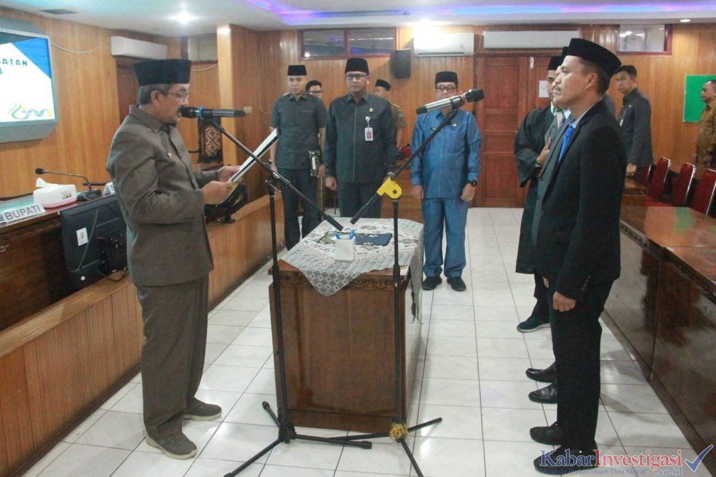 Bupati Anwar Sadat Lantik Pejabat Pimpinan Tinggi Pratama dan Fungsional di Lingkungan Pemkab Tanjab Barat
