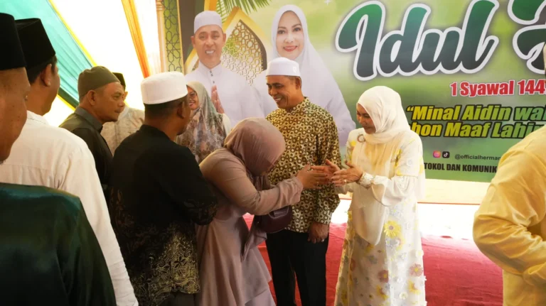Silaturahmi Idul Fitri 1447 H, Bupati Inhil Sambut Masyarakat di Kediaman Dinas