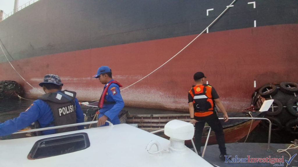 Satpolairud Polres Karimun Jemput Nelayan Hanyut Di Perairan Malaysia