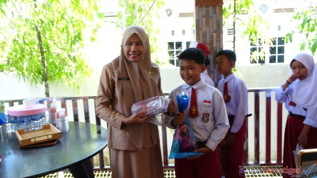 Wakil Bupati Inhil Yuliantini Terima Kunjungan Study Tour SDN 10 Pengalihan Keritang