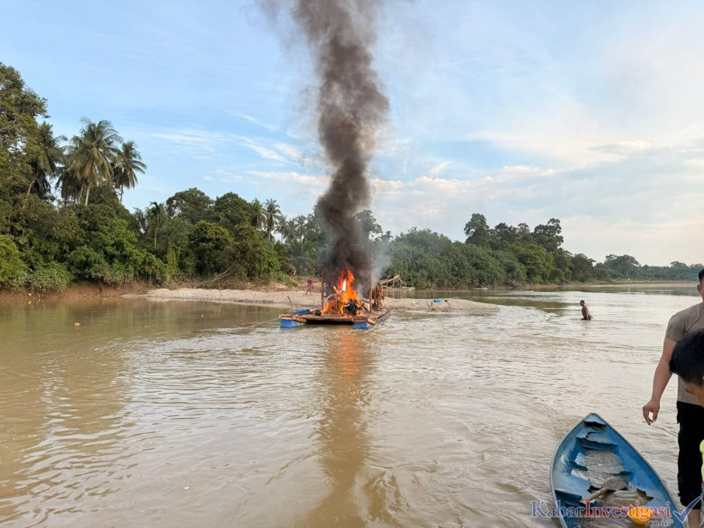 Polsek Cerenti Tertibkan Lima Rakit PETI Jenis Dompeng di Sungai Kuantan Desa Pulau Jambu