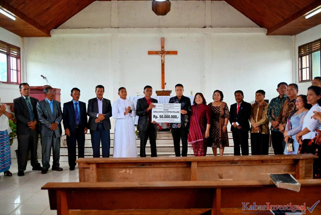 Bupati Humbang Hasundutan Hadiri Ibadah Minggu dan Serahkan Hibah Keagamaan di Gereja Katolik Santo Petrus Pollung