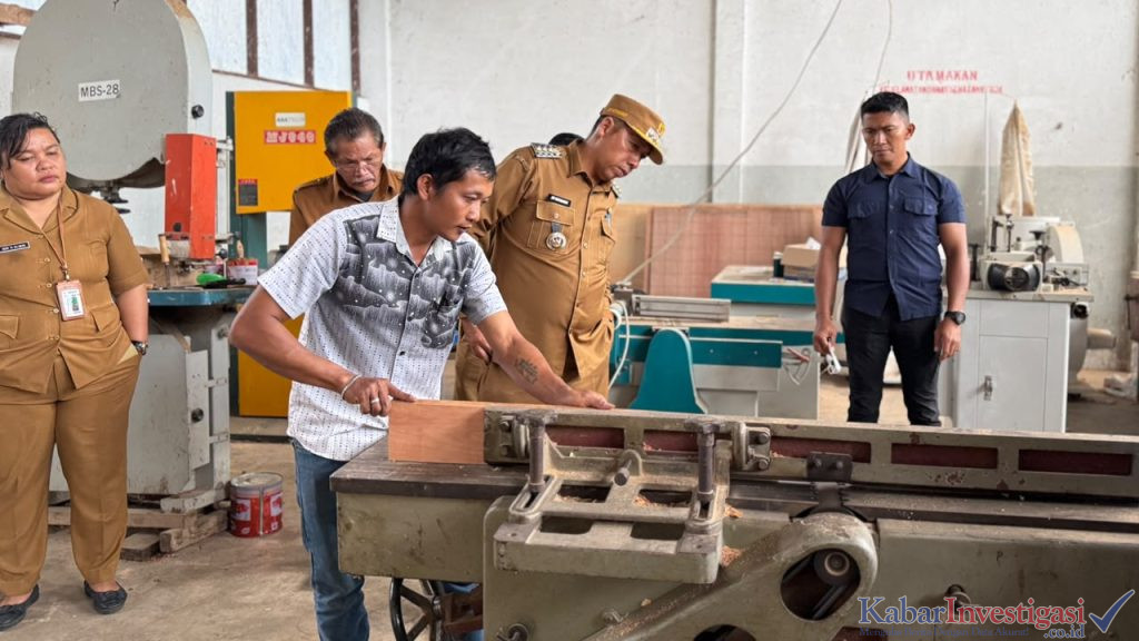 Bupati Taput Dorong Peserta Pelatihan Furnitur BLK Silangkitang Jadi Wirausaha Mandiri, Beri Pesanan Kerja Perdana
