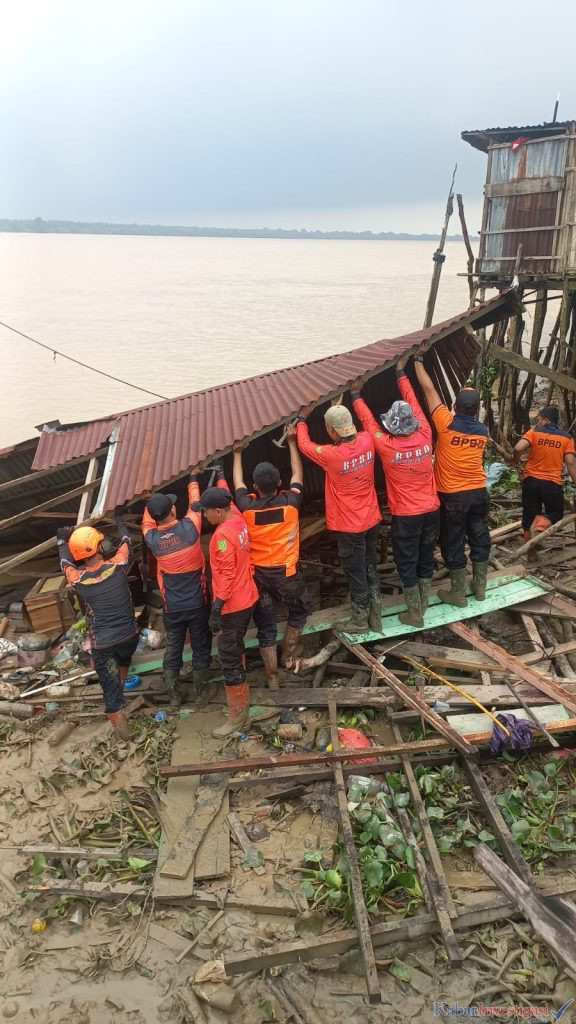 BPBD Inhil Evakuasi Rumah Warga Terdampak Angin Kencang, Satu Keluarga Mengungsi