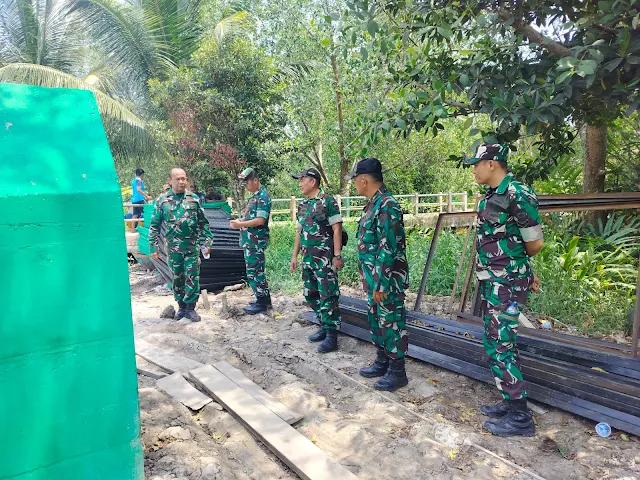 Irdam XIX/Tuanku Tambusai Didampingi Kasdim 0314/Inhil Tinjau Jembatan Perintis Garuda Merah Putih di Lahang Tengah