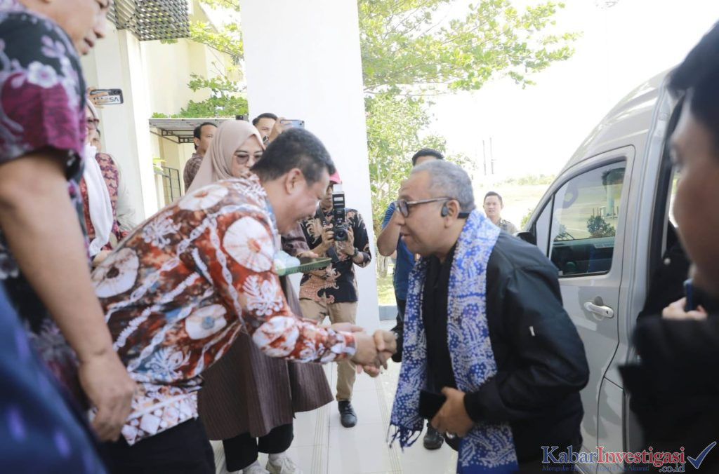 Wabup dan Ketua GOW Sambut Kedatangan Wamenaker RI di Jambi