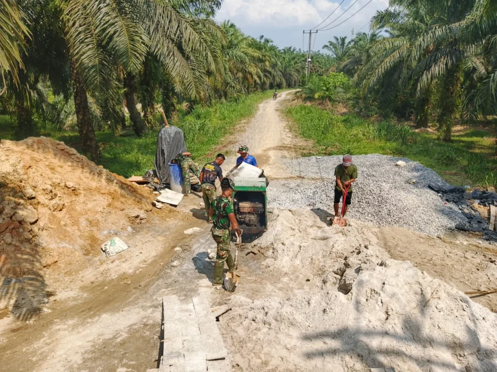 Kodim 0314/Inhil Genjot Pembangunan Jembatan Gantung Perintis Garuda Demi Kelancaran Akses Warga