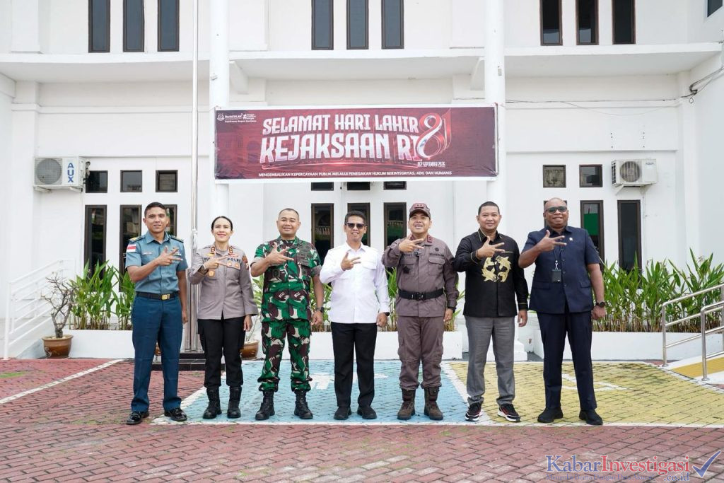 Perkuat Sinergitas di Wilayah Perbatasan, Bupati Karimun Hadiri Peringatan Hari Lahir Kejaksaan ke-81