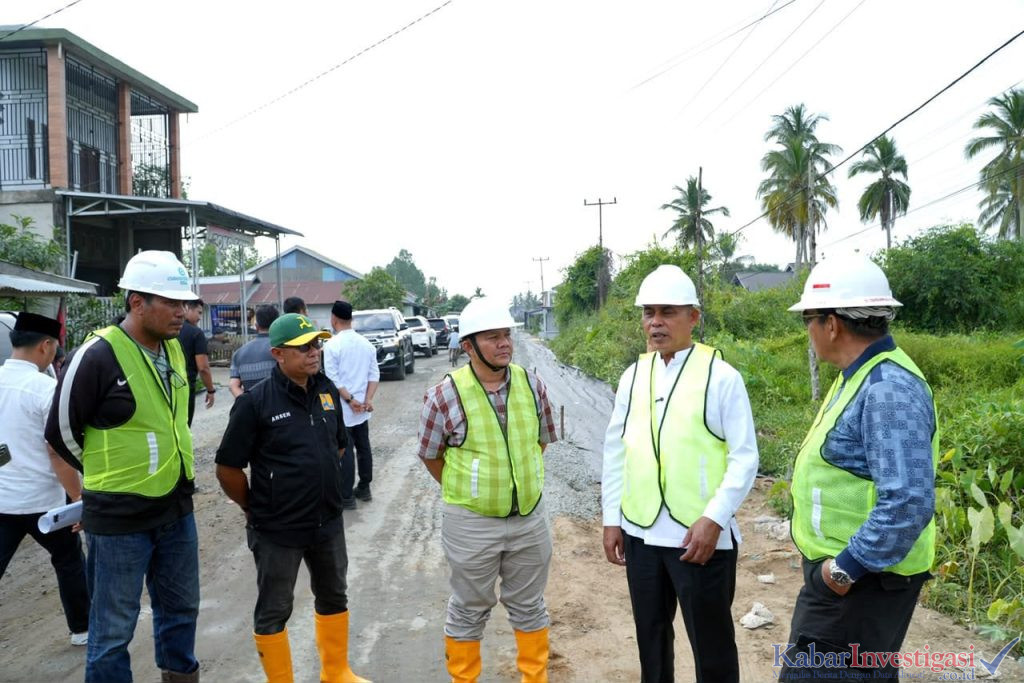 Bupati Herman Tinjau Progres Pengerjaan Jalan Suhada II Kecamatan Tembilahan Hulu