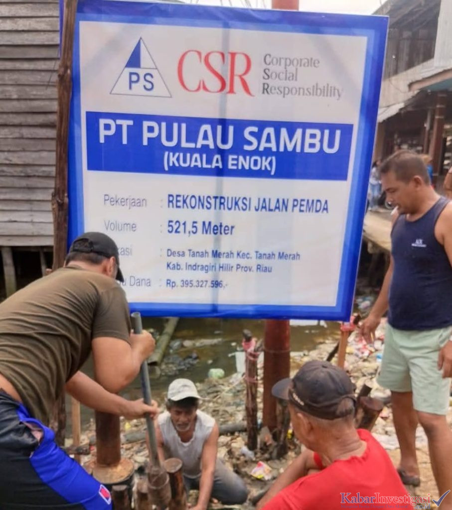 LUAR BIASA! Mantan Kades Tanah Merah Pimpin Gotong Royong 3 Hari Pasang Turap di Jalan Bekas Sungai: Jangan Tunggu Orang Lain!