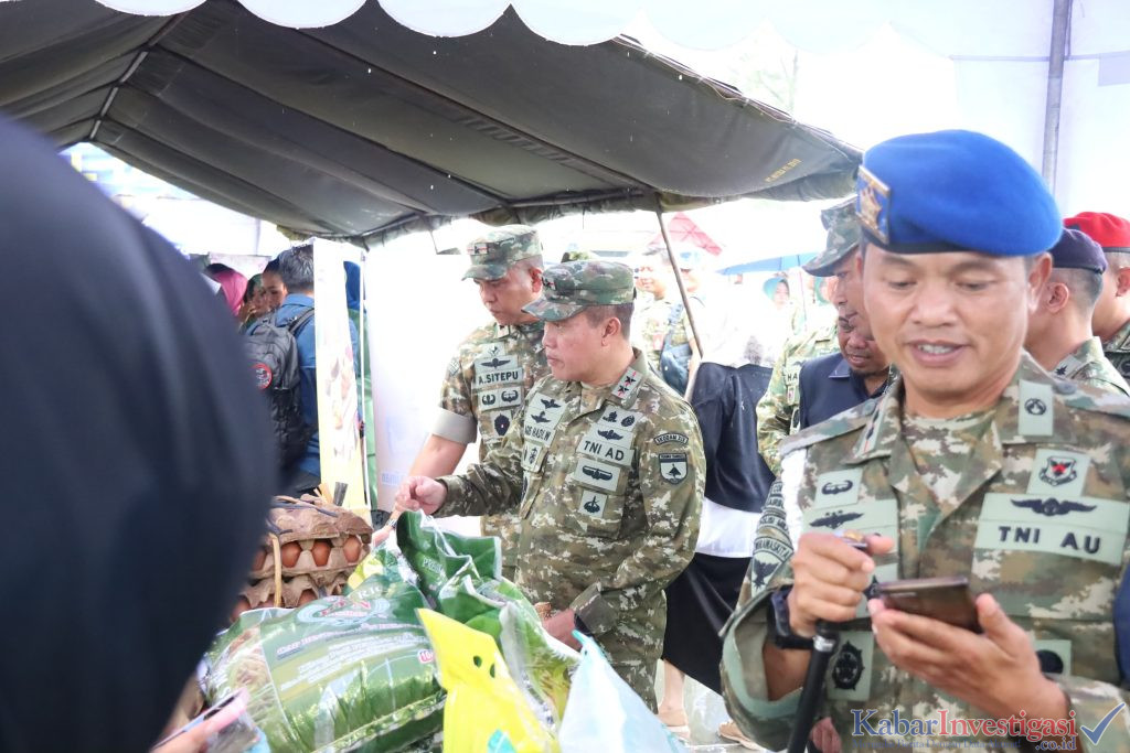 Pangdam XIX/Tuanku Tambusai Tinjau Bazar Murah dan Bakti Kesehatan HUT ke-81 TNI di Dumai