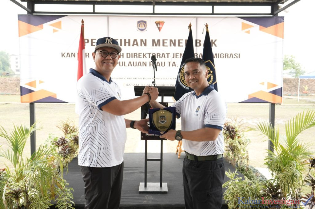 TINGKATKAN PROFESIONALISME, KANWIL DITJEN IMIGRASI KEPRI GELAR PELATIHAN MENEMBAK BERSAMA BRIMOB POLDA KEPRI