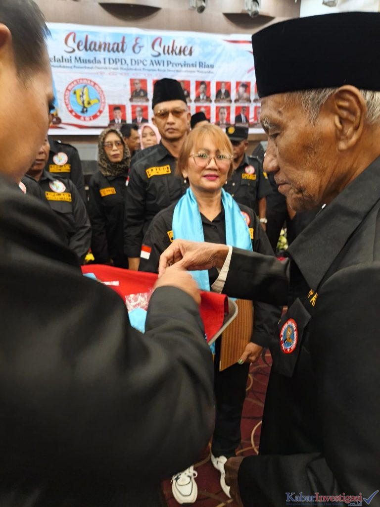 Dihadiri Wagub Riau dan Jajaran Pejabat Daerah, Pengurus DPC AWI Kota Dumai Resmi Dilantik di Hotel Alpha Pekanbaru