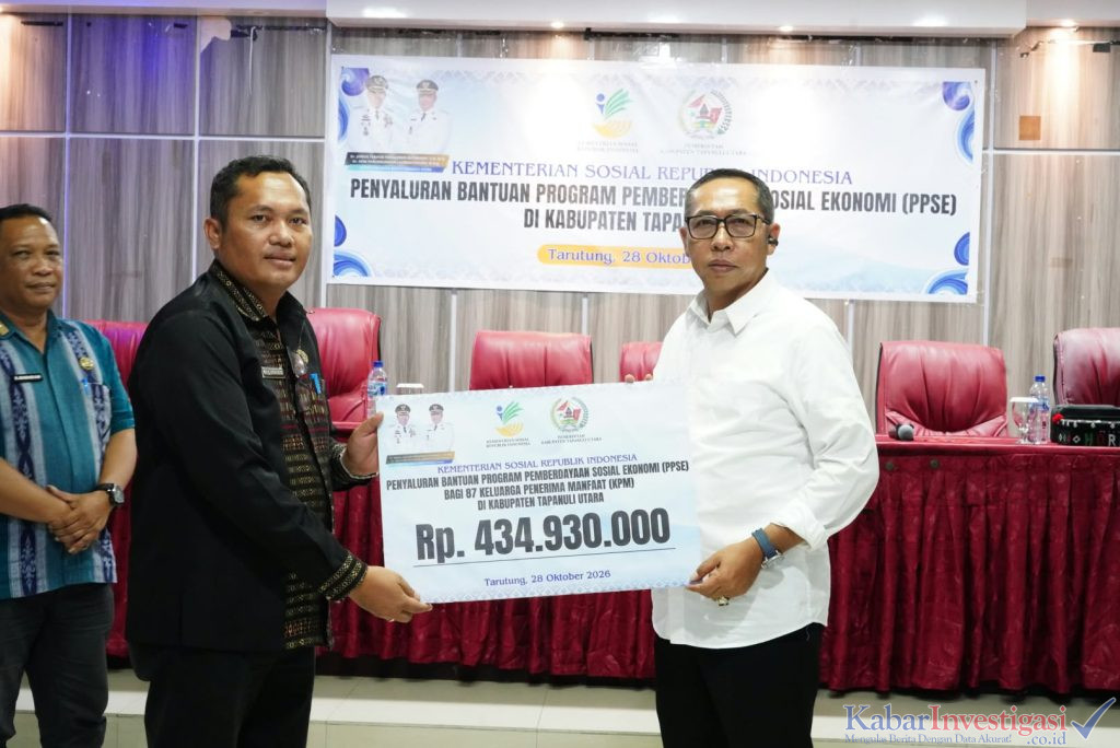 BUPATI TAPANULI UTARA SERAHKAN BANTUAN PSSE SENILAI Rp434,93 JUTA KEPADA 87 KPM