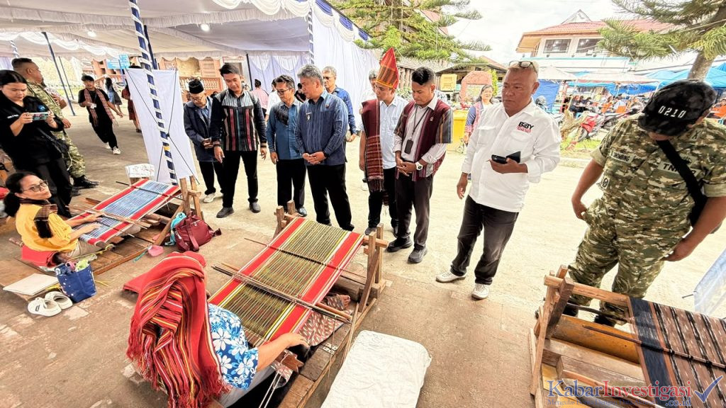 Festival Ulos dan Fashion 2026 Resmi Dibuka, Pemkab Taput Dorong Pengembangan Ekonomi Kreatif